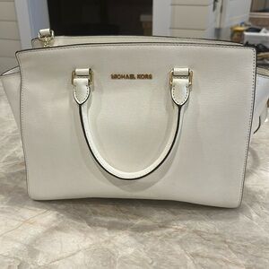 Michael Kors Selma Patent Leather -cream